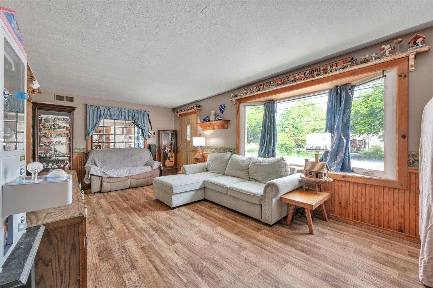 Image for Online Real Estate Auction - Cape Cod Style House with Auto Body Garage on 2+ Acres