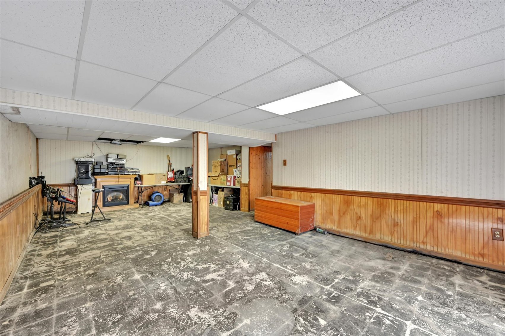 Image for Online Real Estate Auction - Cape Cod Style House with Auto Body Garage on 2+ Acres