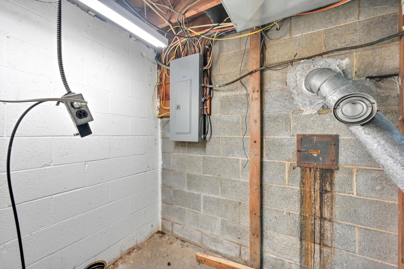 Image for Online Real Estate Auction - Cape Cod Style House with Auto Body Garage on 2+ Acres