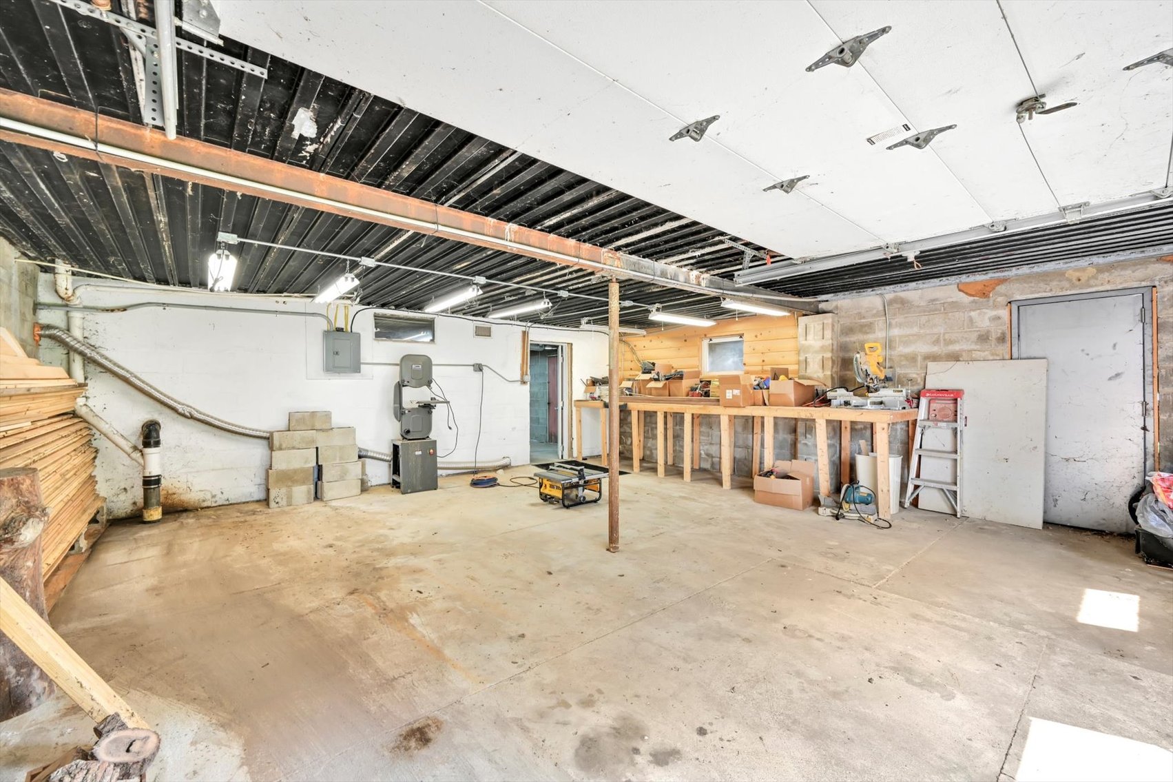 Image for Online Real Estate Auction - Cape Cod Style House with Auto Body Garage on 2+ Acres