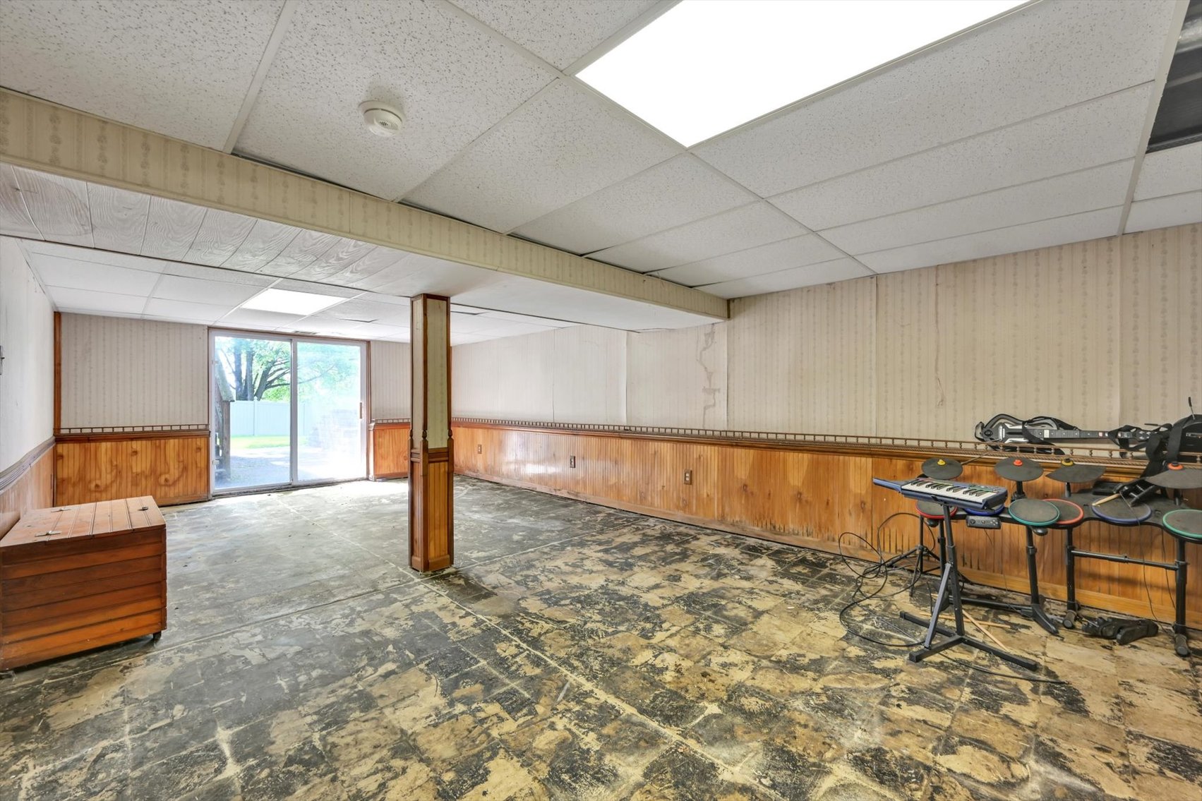 Image for Online Real Estate Auction - Cape Cod Style House with Auto Body Garage on 2+ Acres