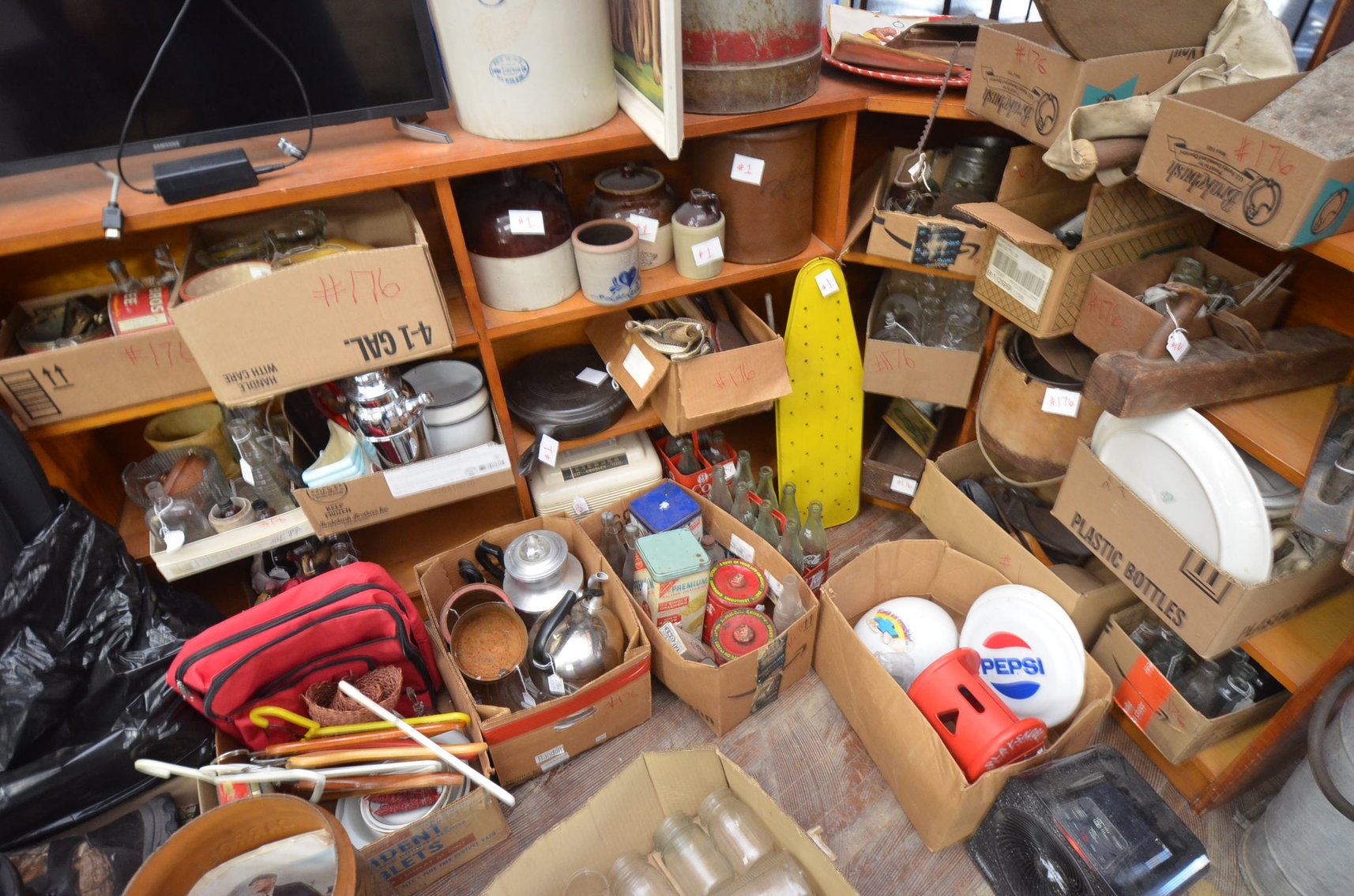 Image for STARGAZERS INVENTORY REDUCTION: VINTAGE FURNITURE & TOYS, CROCKS, COLLECTIBLES, and MORE! - Durand, WI