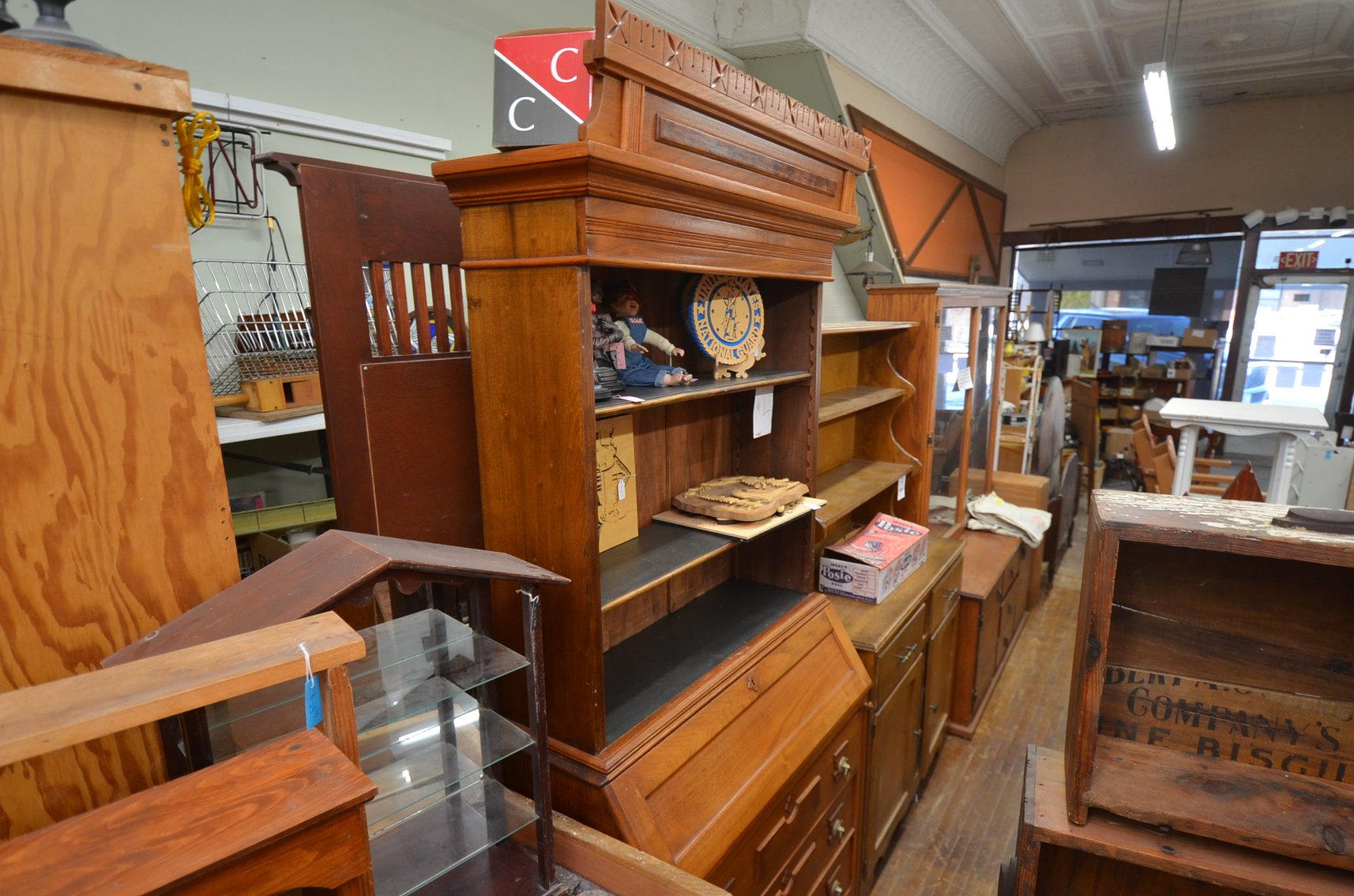 Image for STARGAZERS INVENTORY REDUCTION: VINTAGE FURNITURE & TOYS, CROCKS, COLLECTIBLES, and MORE! - Durand, WI