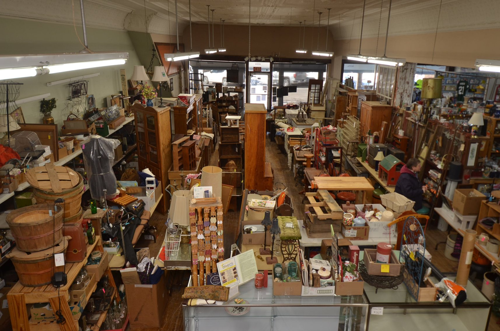 Image for STARGAZERS INVENTORY REDUCTION: VINTAGE FURNITURE & TOYS, CROCKS, COLLECTIBLES, and MORE! - Durand, WI