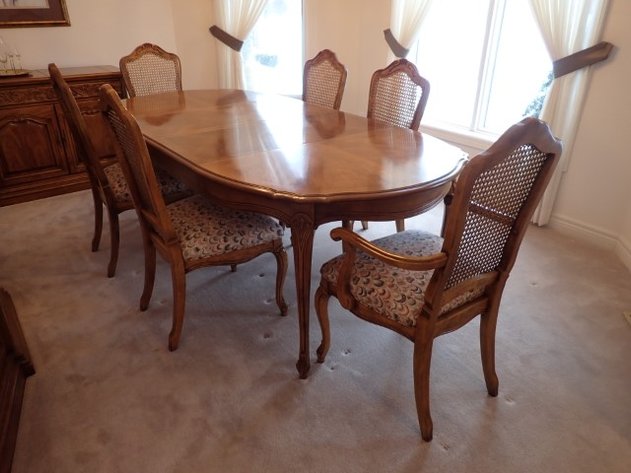 Image for Hibriten Dining Room Set