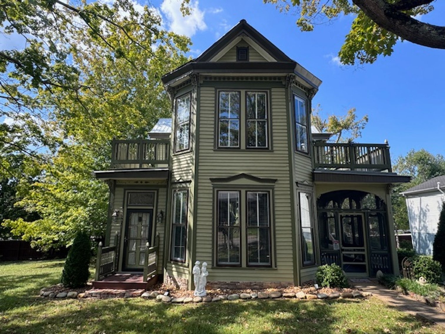 Image for Exquisite Victorian Home in Downtown Centerville