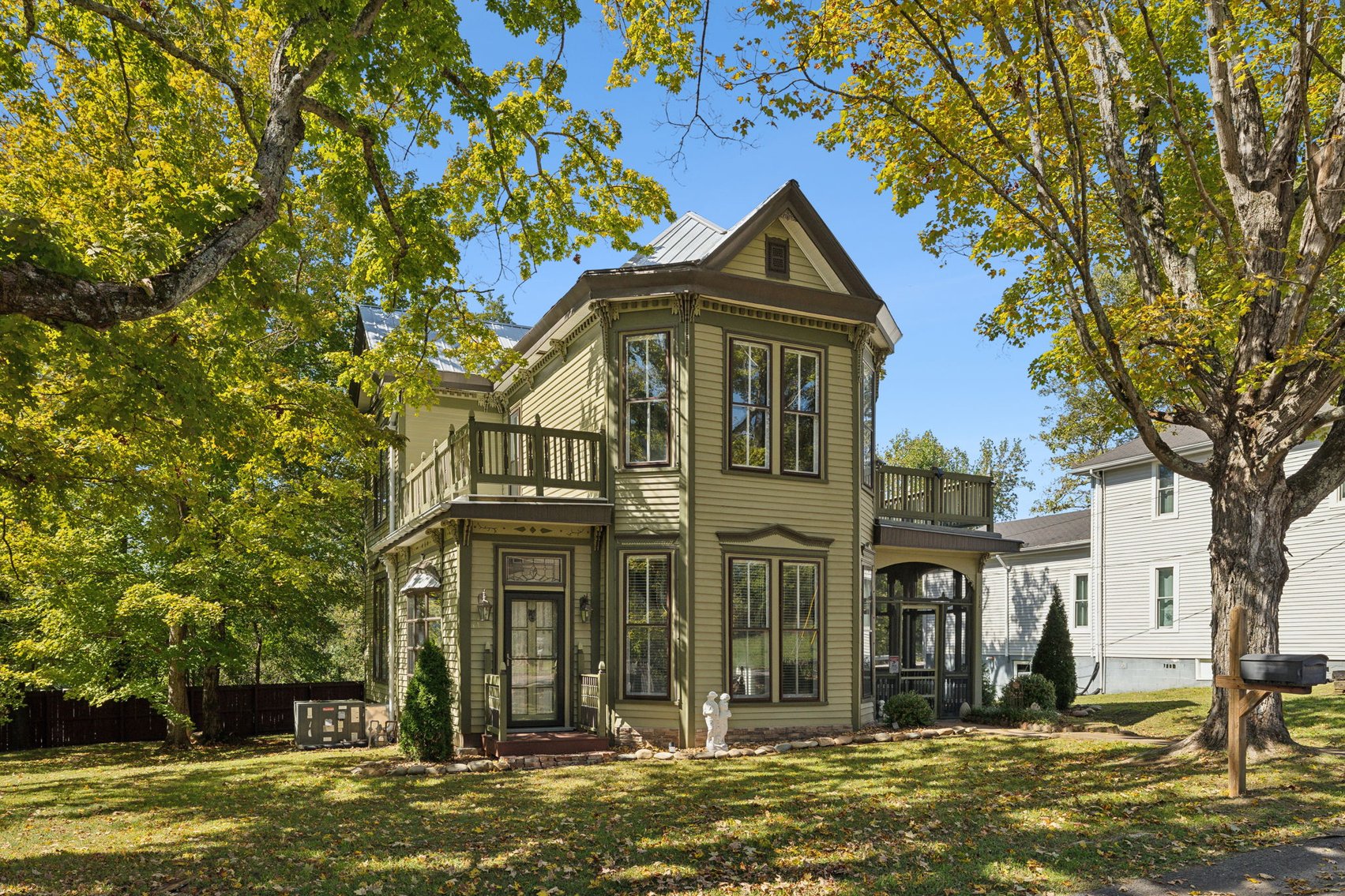 Image for Exquisite Victorian Home in Downtown Centerville