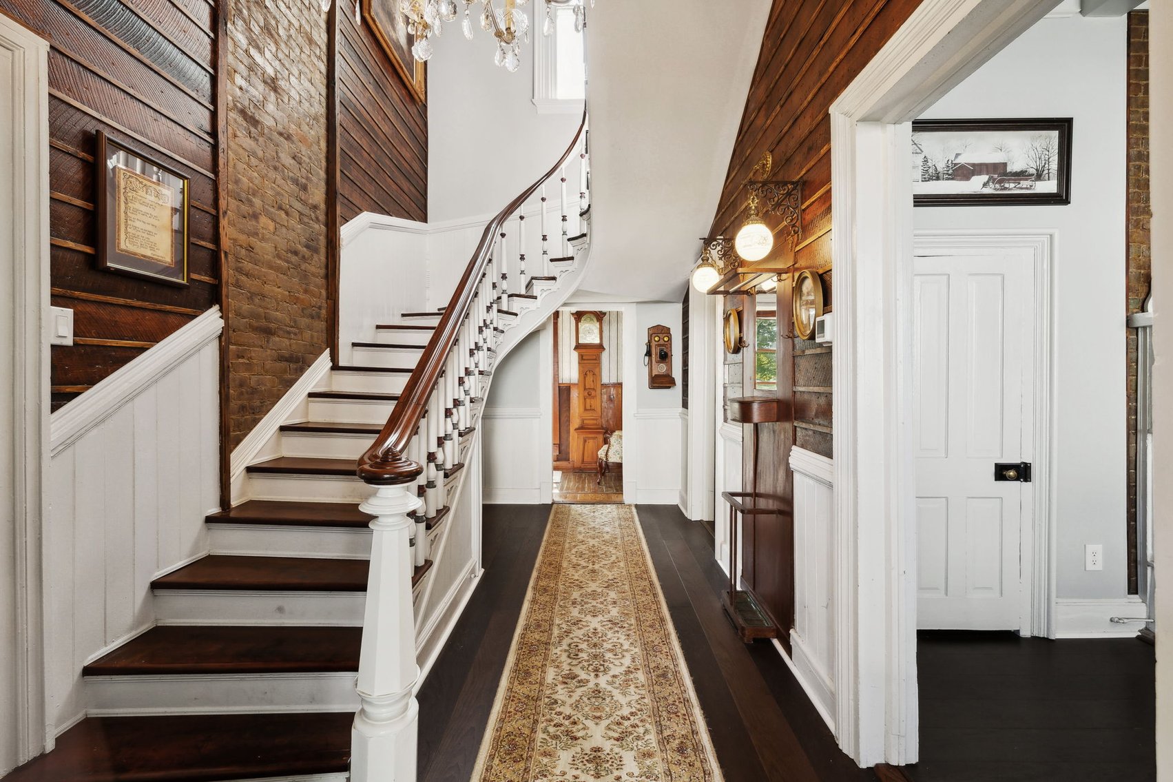 Image for Exquisite Victorian Home in Downtown Centerville