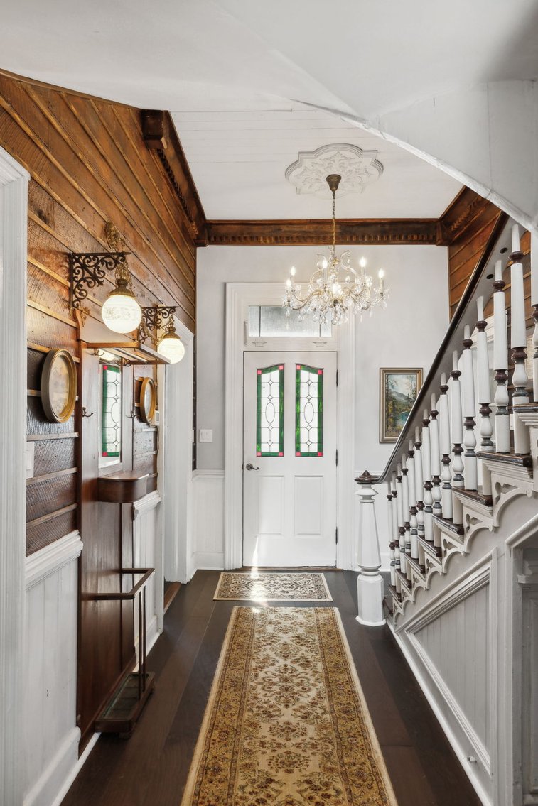 Image for Exquisite Victorian Home in Downtown Centerville