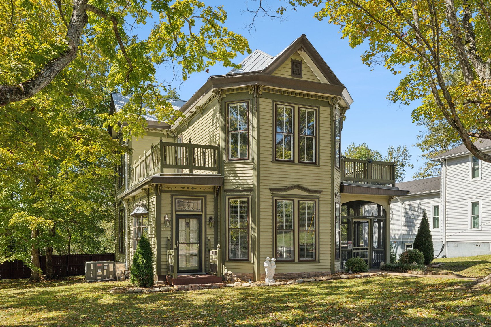 Image for Exquisite Victorian Home in Downtown Centerville
