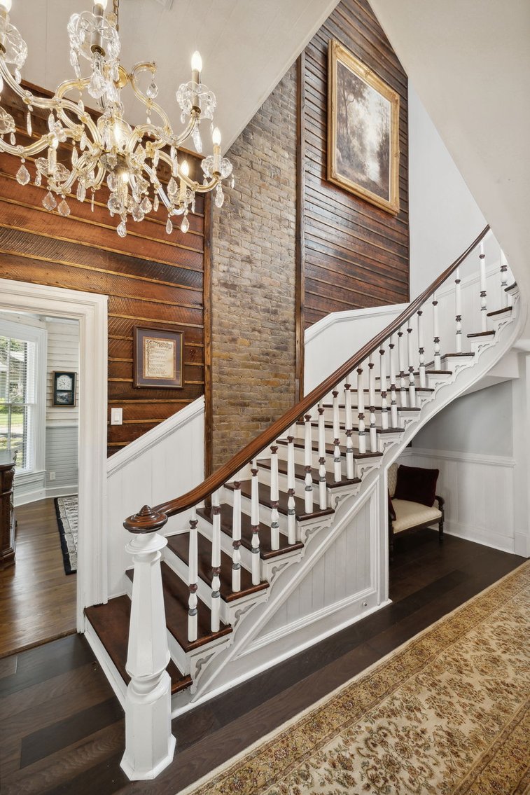 Image for Exquisite Victorian Home in Downtown Centerville