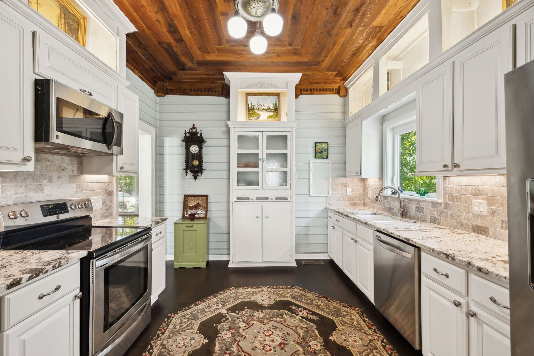 Image for Exquisite Victorian Home in Downtown Centerville