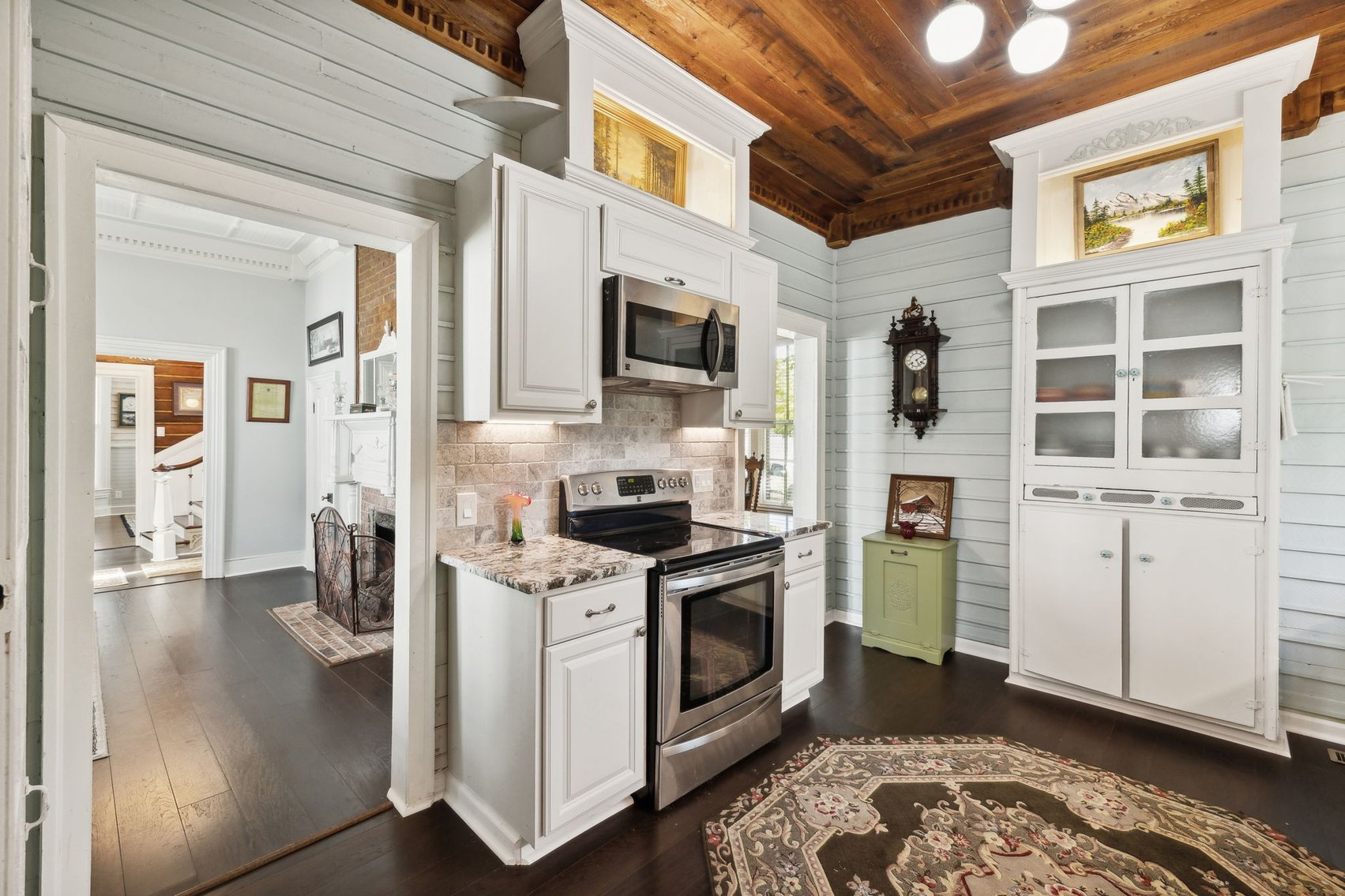 Image for Exquisite Victorian Home in Downtown Centerville