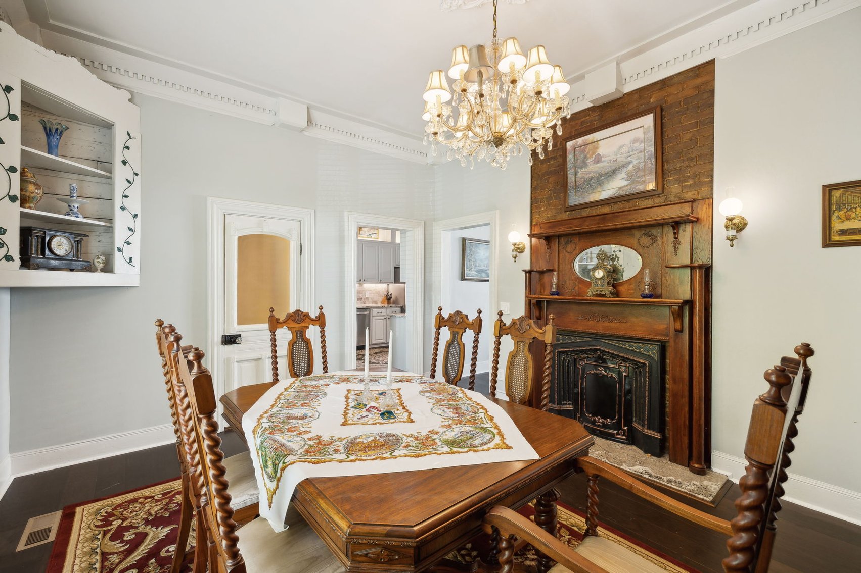 Image for Exquisite Victorian Home in Downtown Centerville