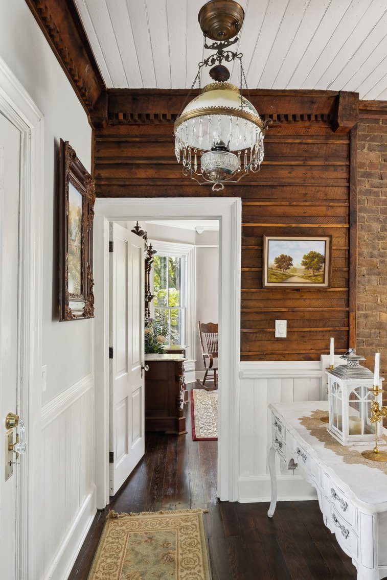 Image for Exquisite Victorian Home in Downtown Centerville