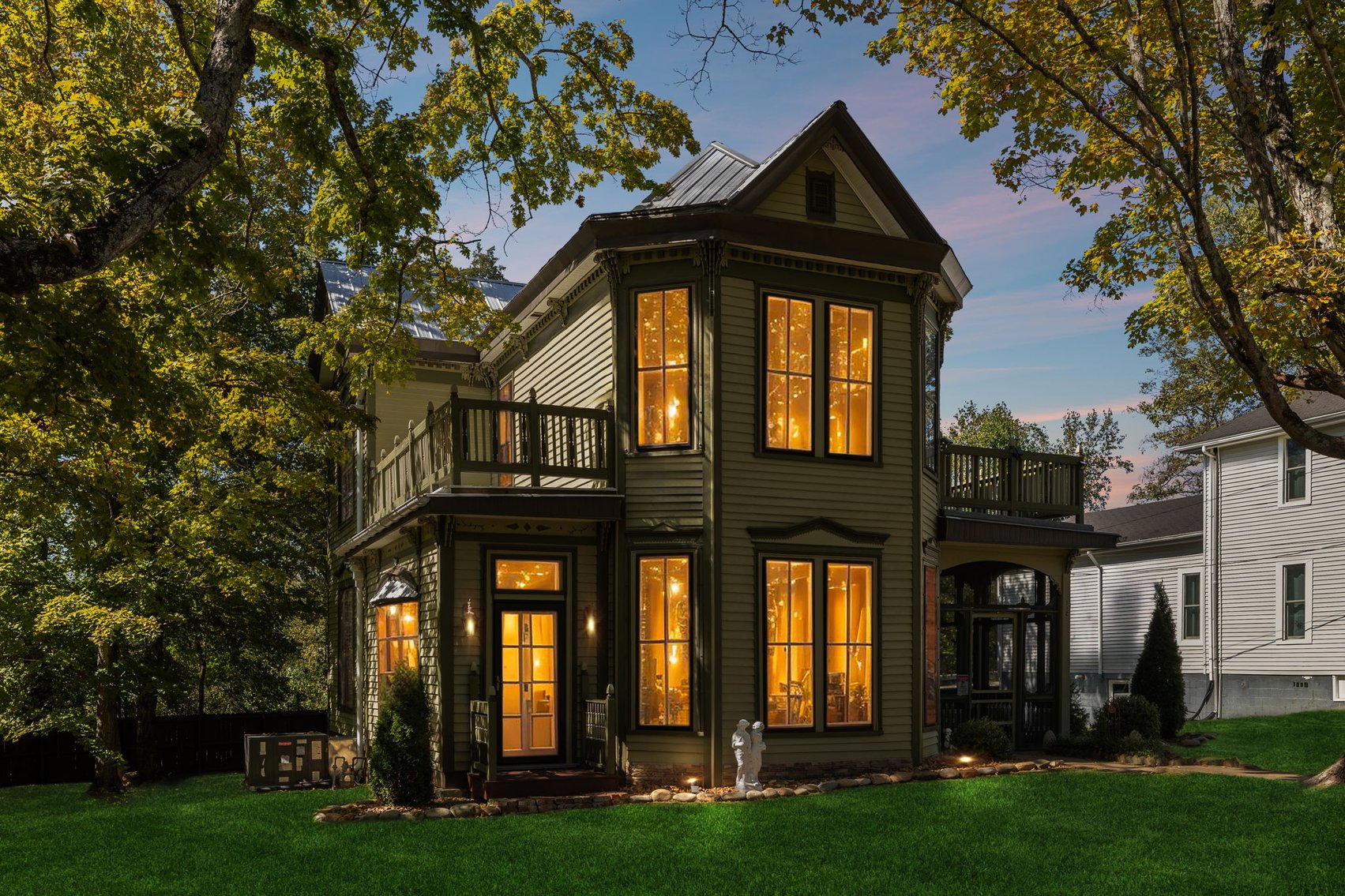 Image for Exquisite Victorian Home in Downtown Centerville