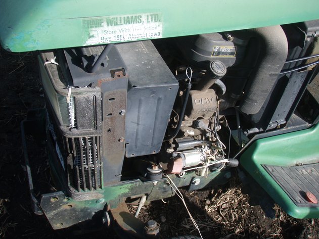 Image for John Deere 425 tractor for parts