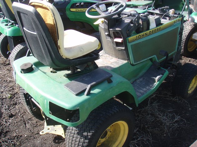 Image for John Deere 425 tractor for parts