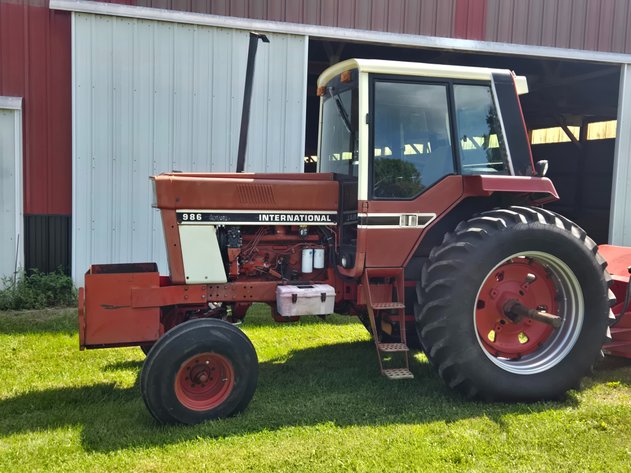 Image for International 986 tractor