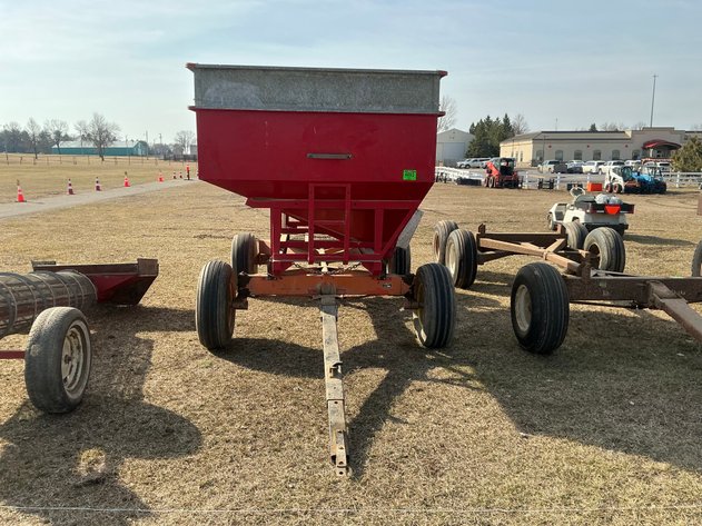 Image for Gravity box on Minnesota Jumbo 10 running gear