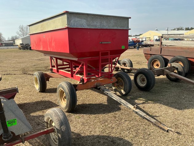 Image for Gravity box on Minnesota Jumbo 10 running gear