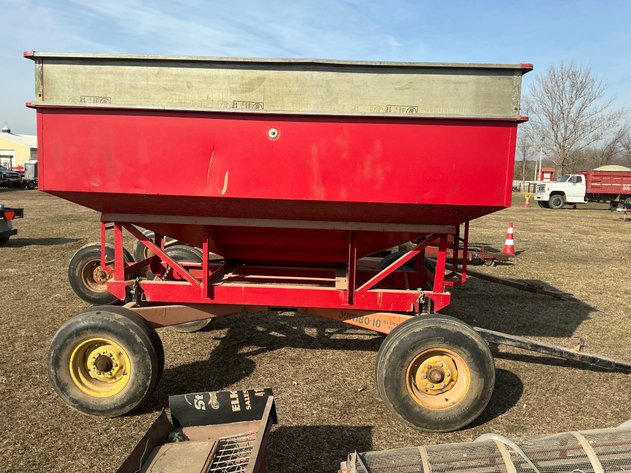 Image for Gravity box on Minnesota Jumbo 10 running gear