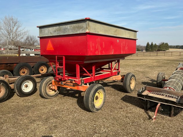 Image for Gravity box on Minnesota Jumbo 10 running gear