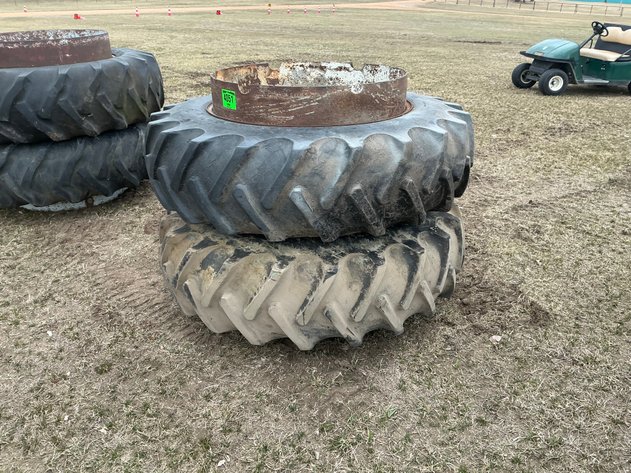 Image for Set of 18.4-38 band duals with hardware