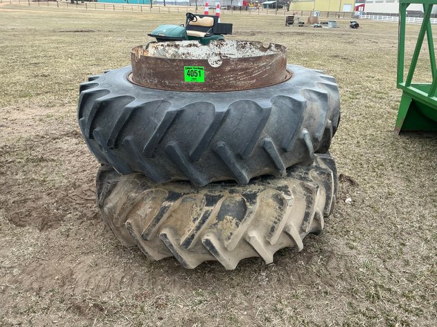 Image for Set of 18.4-38 band duals with hardware