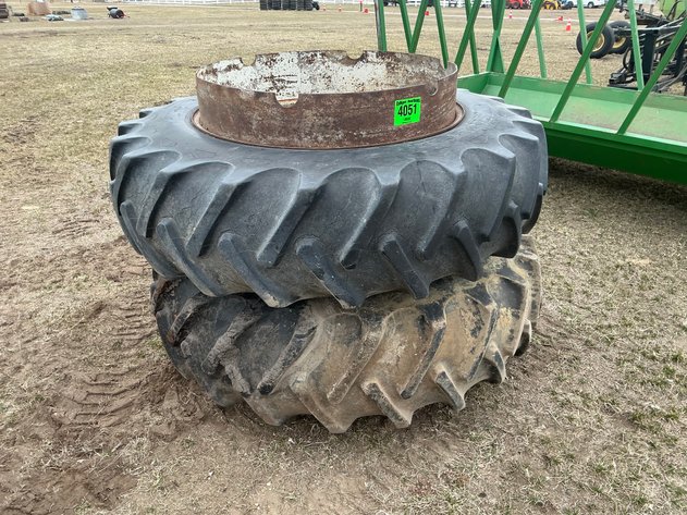 Image for Set of 18.4-38 band duals with hardware