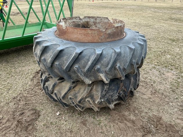 Image for Set of 18.4-38 band duals with hardware