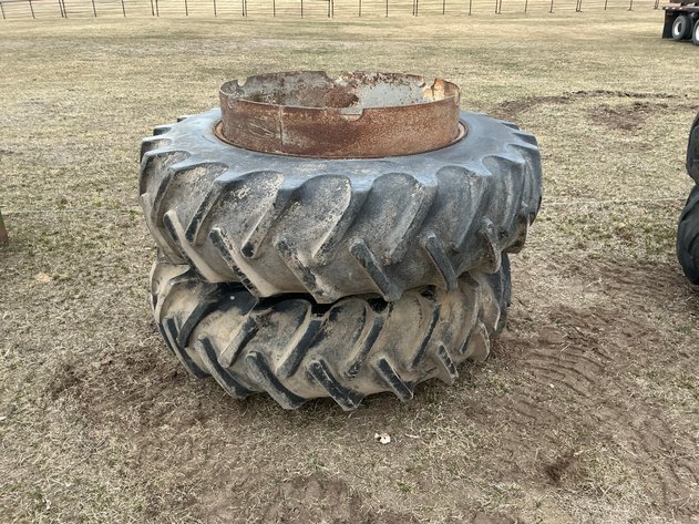 Image for Set of 18.4-38 band duals with hardware