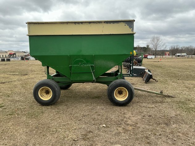 Image for Gravity box on running gear, approx. 285 bushels