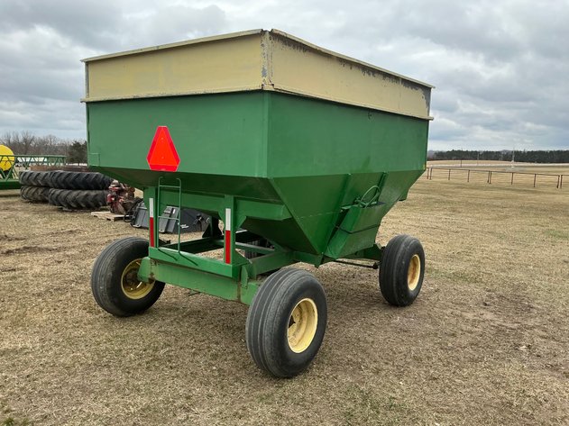 Image for Gravity box on running gear, approx. 285 bushels