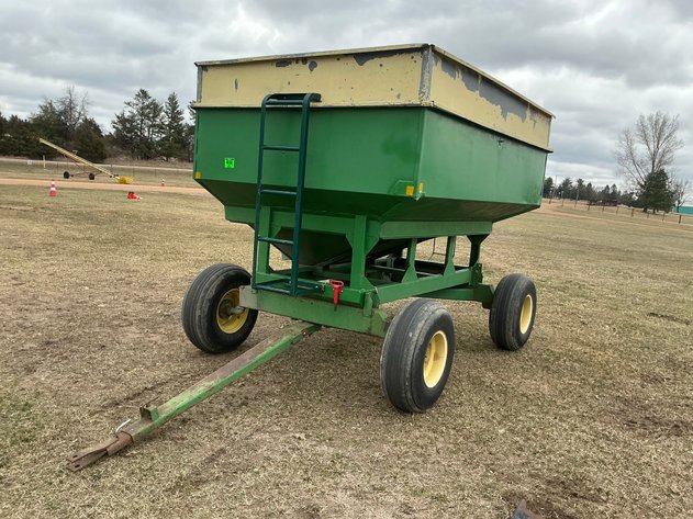 Image for Gravity box on running gear, approx. 285 bushels