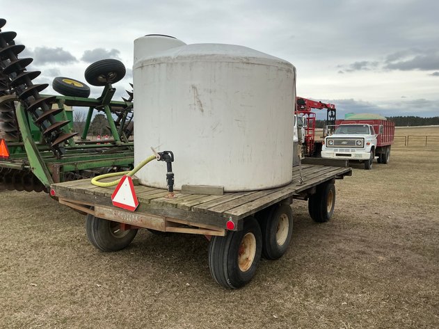 Image for 1700 gallon vertical water tank