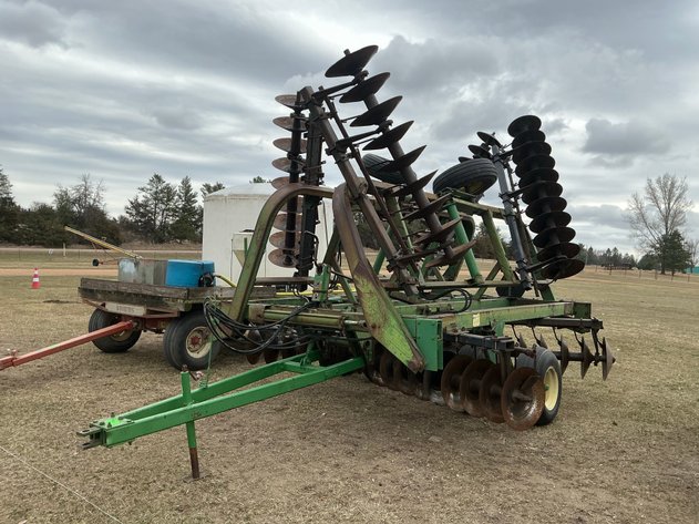 Image for John Deere 230 3-section folding disc