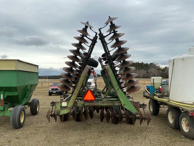 Image for John Deere 230 3-section folding disc