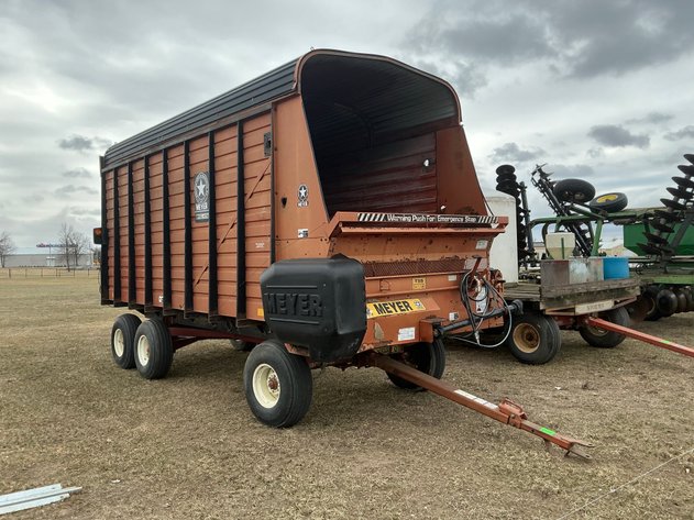 Image for Meyer silage box on Meyer 1200 series running gear