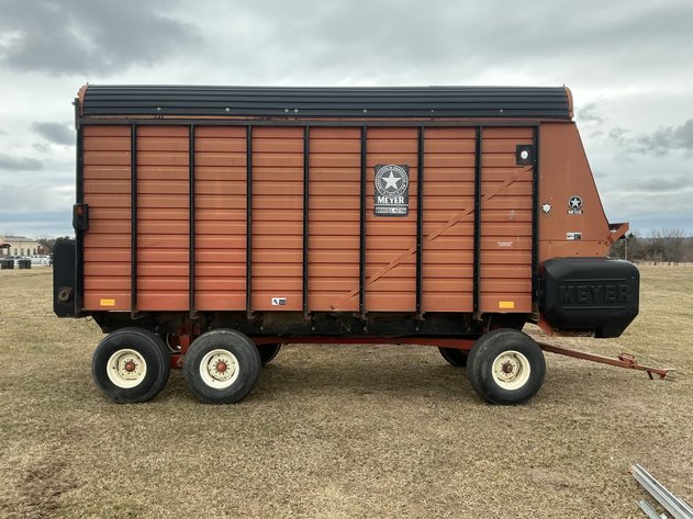 Image for Meyer silage box on Meyer 1200 series running gear
