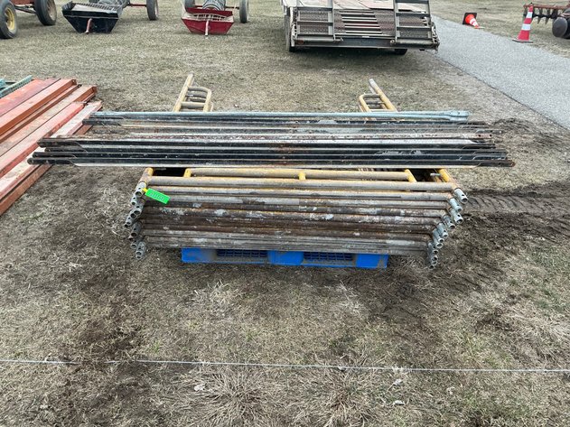 Image for (11) 6' scaffolding bucks