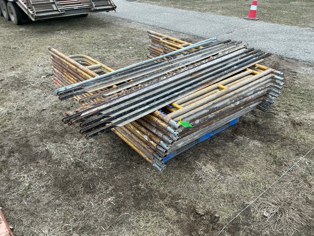 Image for (11) 6' scaffolding bucks