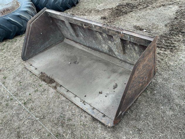 Image for 6' dirt bucket skid loader attachment, bolt-on cutting edge