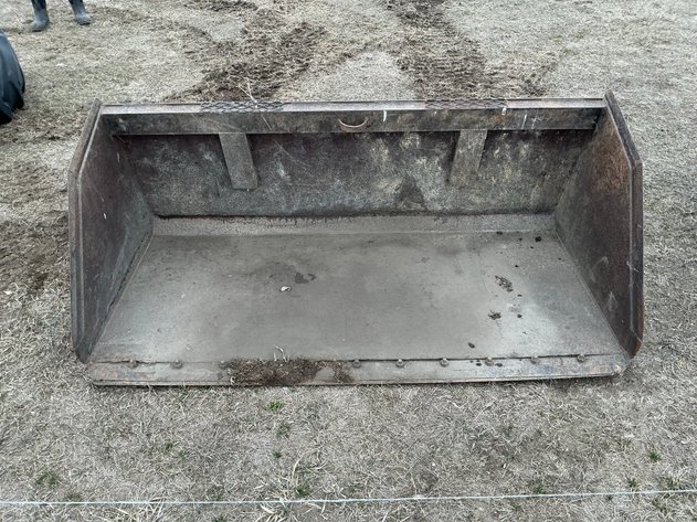 Image for 6' dirt bucket skid loader attachment, bolt-on cutting edge