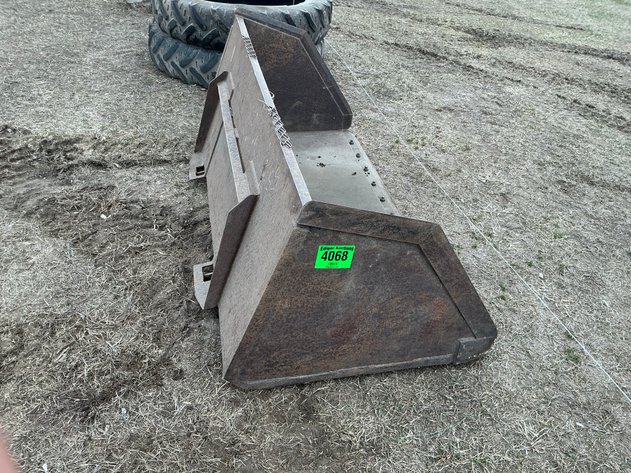 Image for 6' dirt bucket skid loader attachment, bolt-on cutting edge