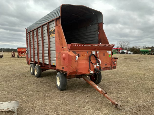 Image for H&S silage box on 12-ton Meyers tandem axle running gear