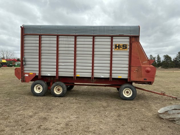 Image for H&S silage box on 12-ton Meyers tandem axle running gear
