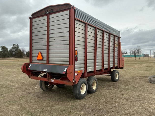 Image for H&S silage box on 12-ton Meyers tandem axle running gear