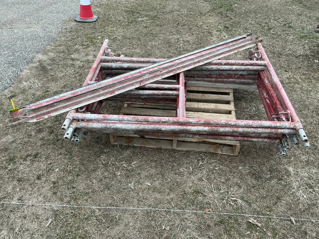 Image for (8) 4' scaffolding buck