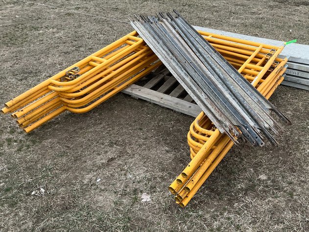 Image for (10) 6' scaffolding bucks with braces